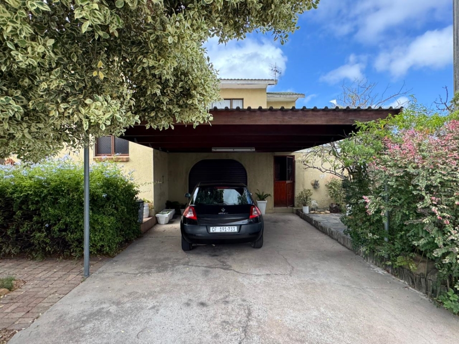 3 Bedroom Property for Sale in Park Village Western Cape